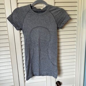 Lululemon Swiftly Tech Short Sleeve - Size 2